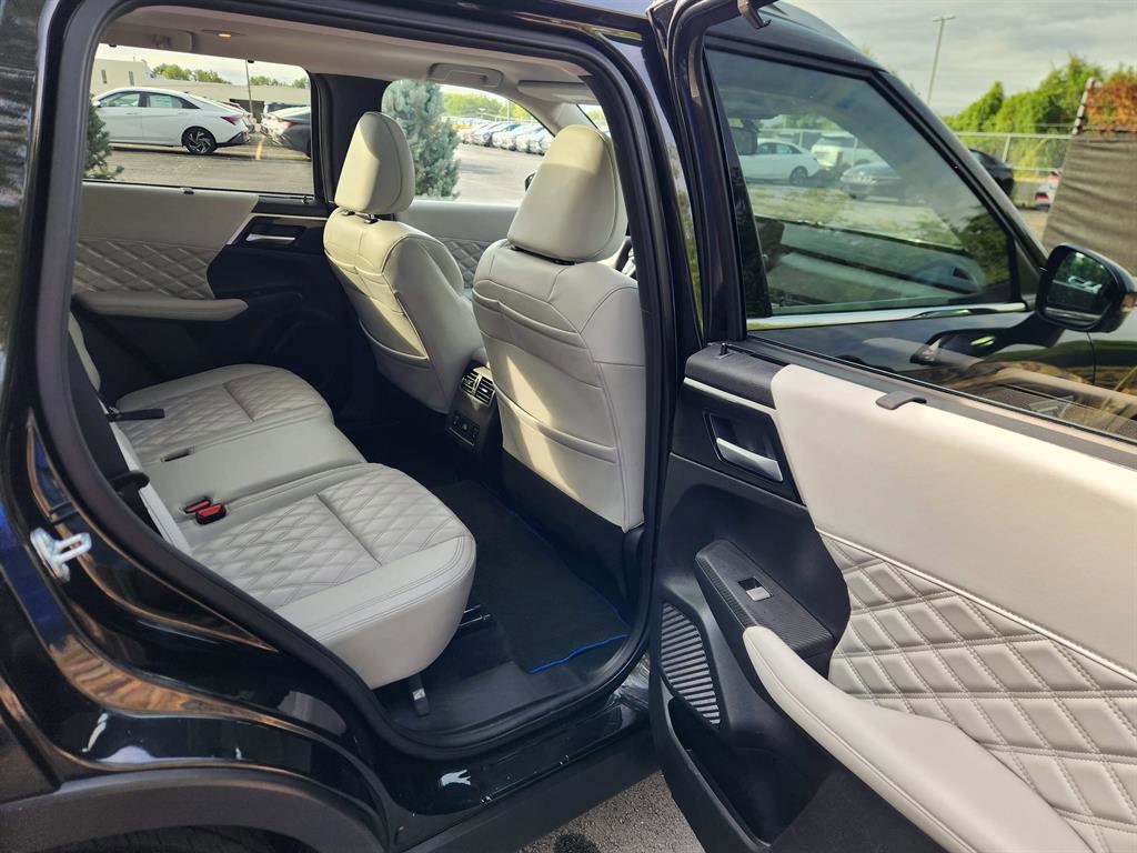 Used 2024 Mitsubishi Outlander SEL AWD/4WD image 16