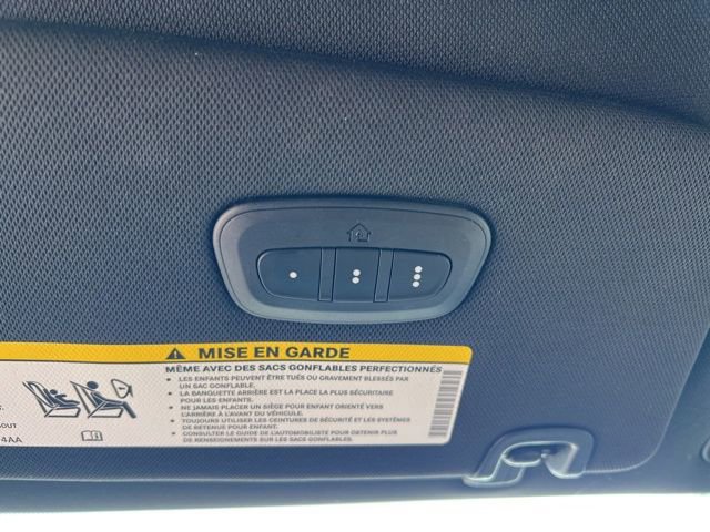 Used 2025 Chrysler Pacifica Select image 24