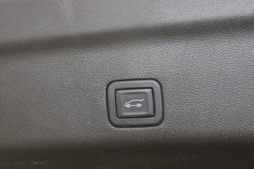 Used 2024 Chevrolet Tahoe Premier image 16