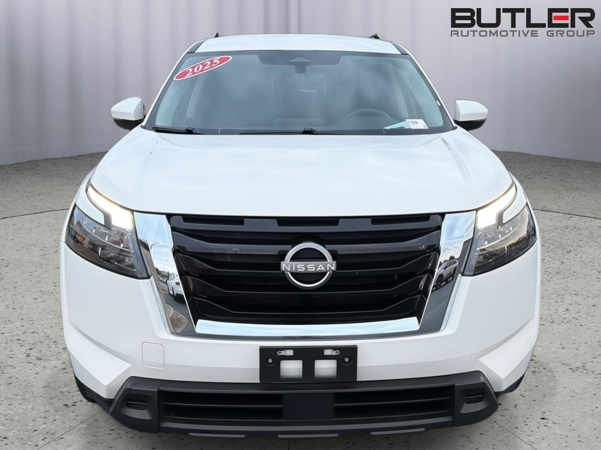 Used 2025 Nissan Pathfinder SV AWD/4WD image 9