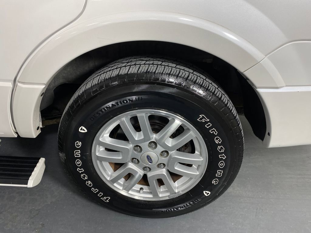 Used 2013 Ford Expedition Limited image 32