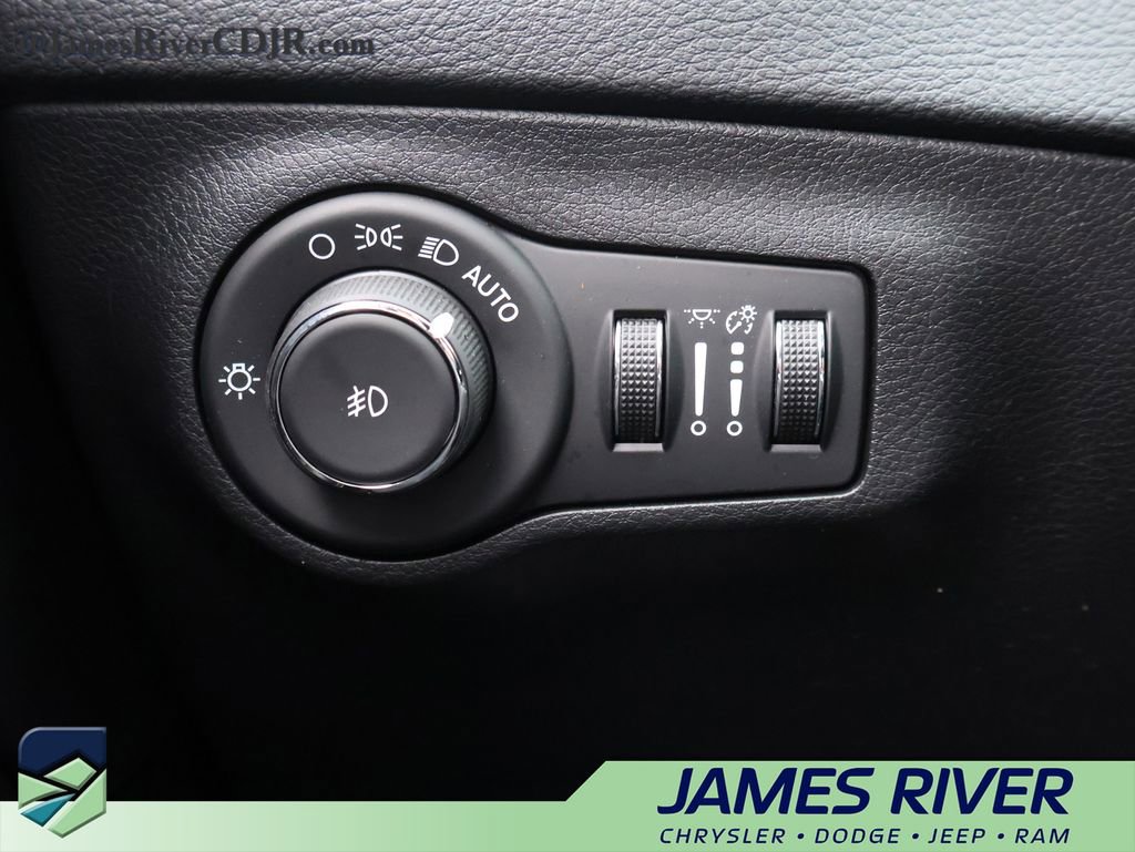 Used 2020 Jeep Compass Latitude image 30