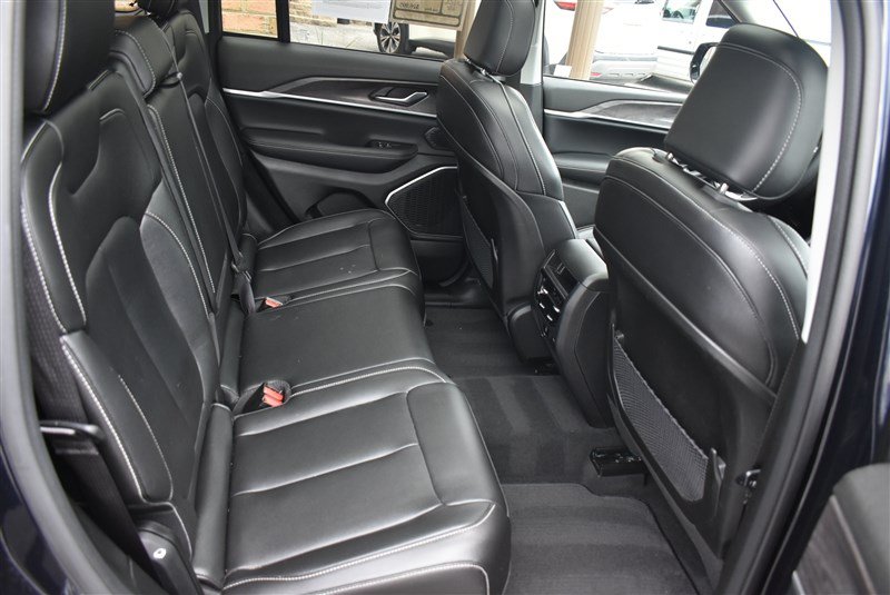 Used 2023 Jeep Grand Cherokee 4WD 4xe image 27