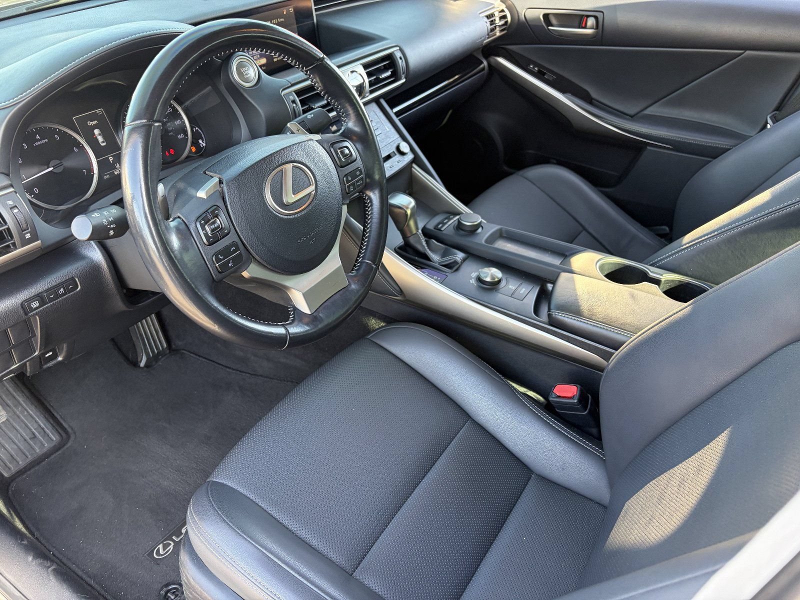 Used 2020 Lexus IS 300 RWD image 19