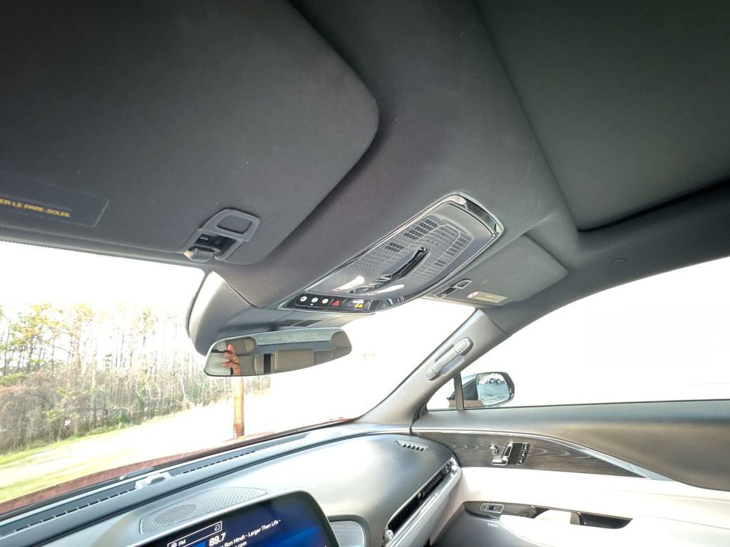 Used 2024 Cadillac Lyriq Luxury image 19