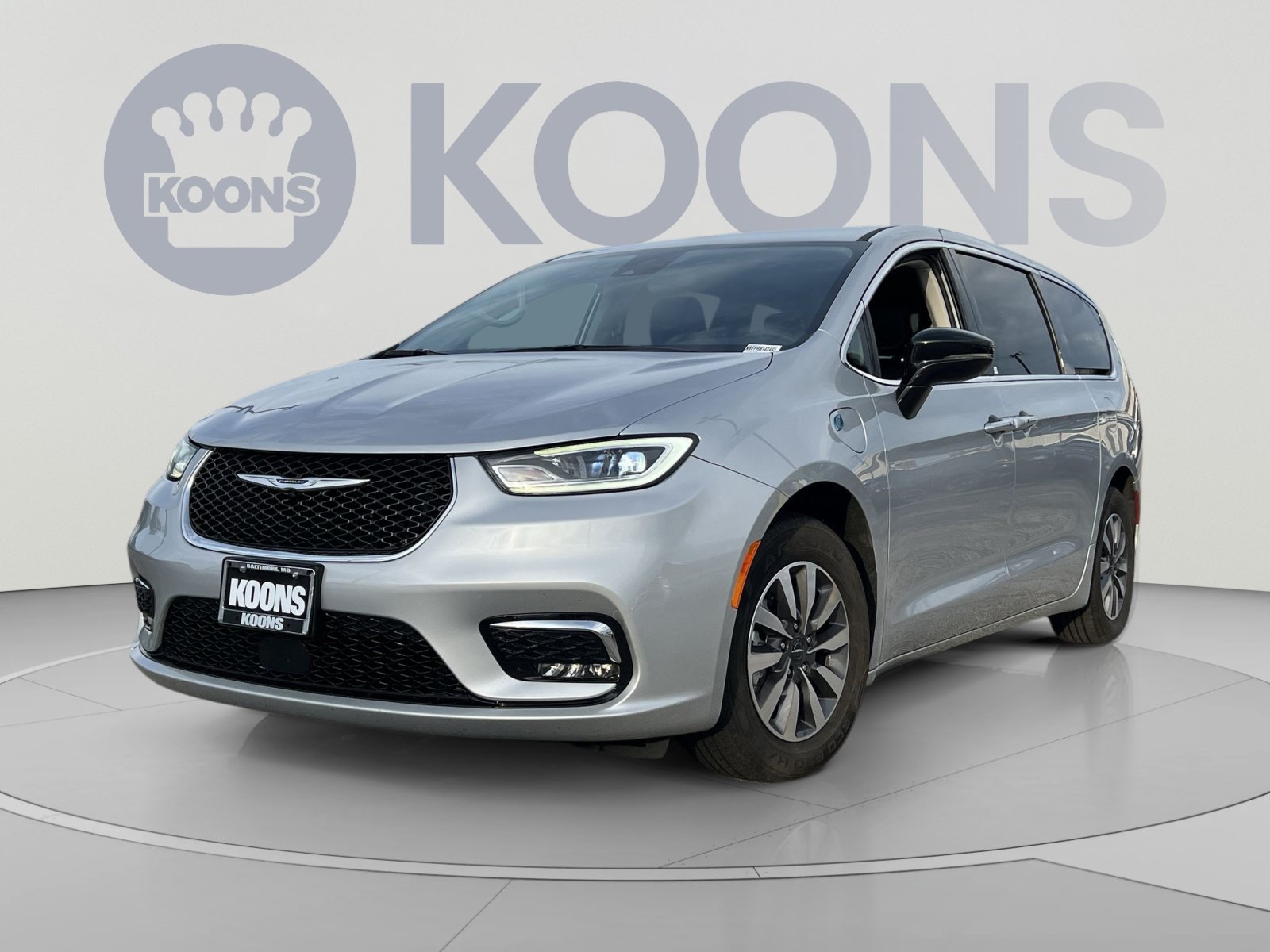 Used 2024 Chrysler Pacifica Limited FWD image 1