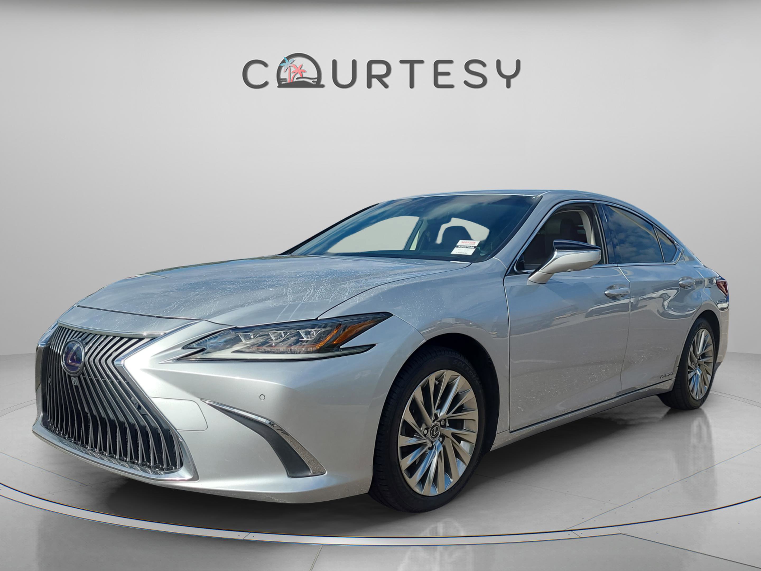 Used 2019 Lexus ES 300h w/ Accessory Package 2 image 1