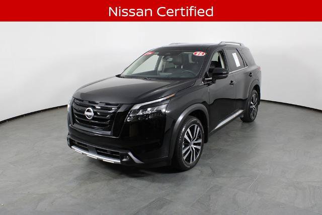 Certified 2025 Nissan Pathfinder Platinum w/ Black Appearance Package FWD image 2