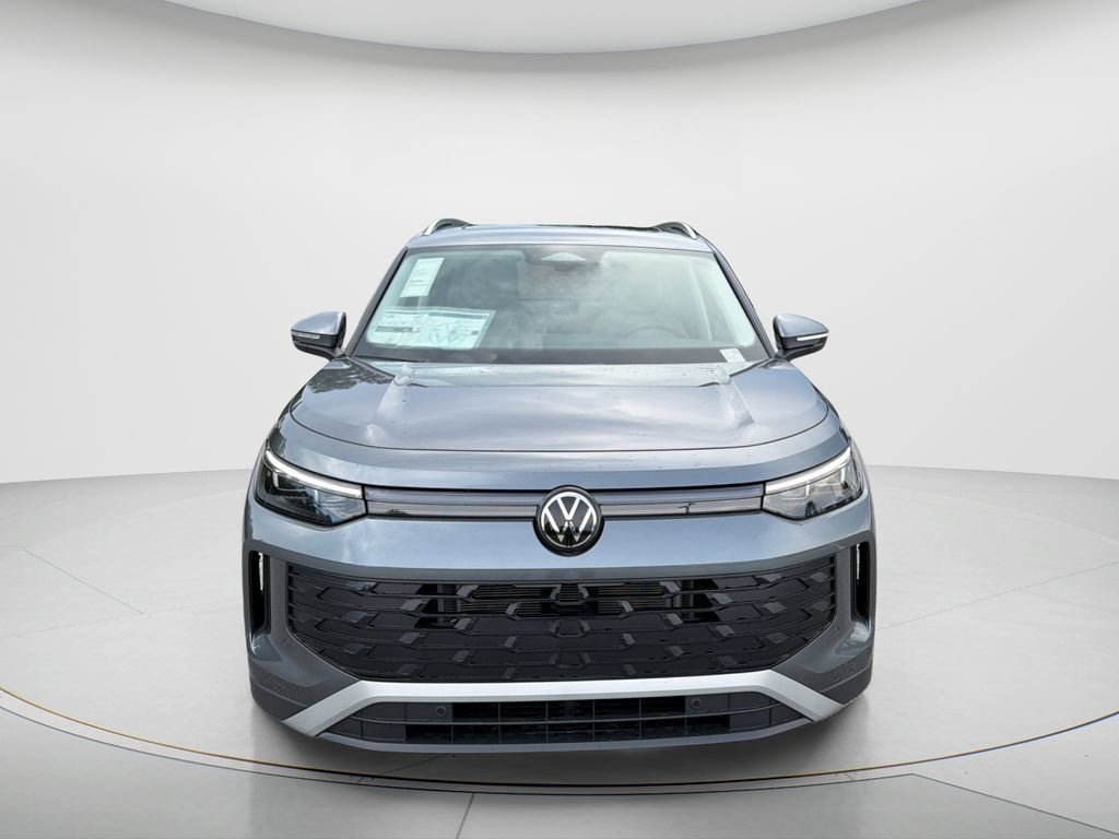 New 2026 Volkswagen Tiguan SE FWD image 2