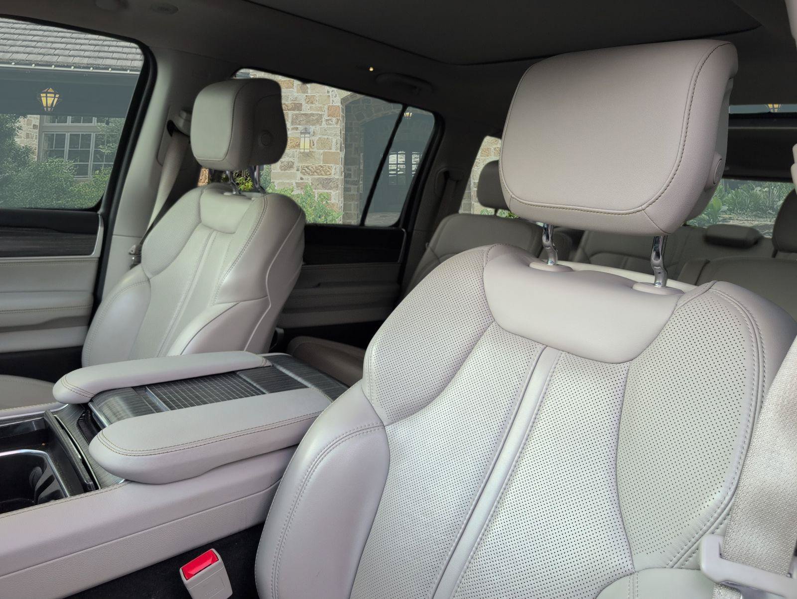 Used 2024 Jeep Wagoneer Series II w/ Convenience Group I AWD/4WD image 5