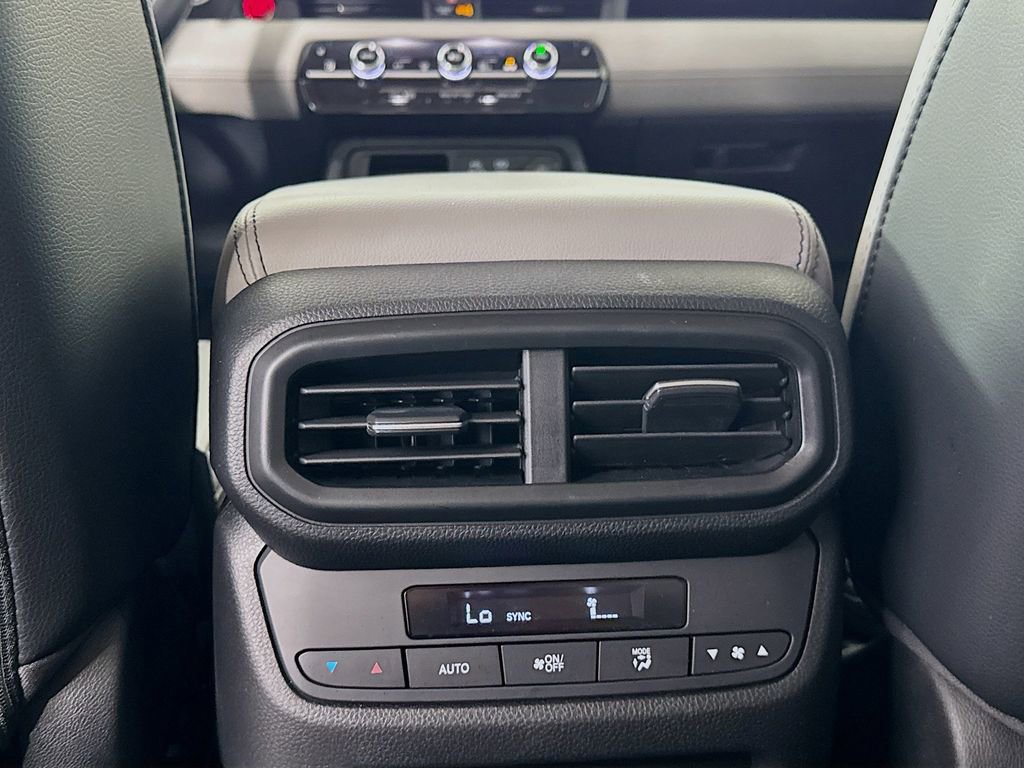 Used 2025 Honda Pilot EX-L image 32