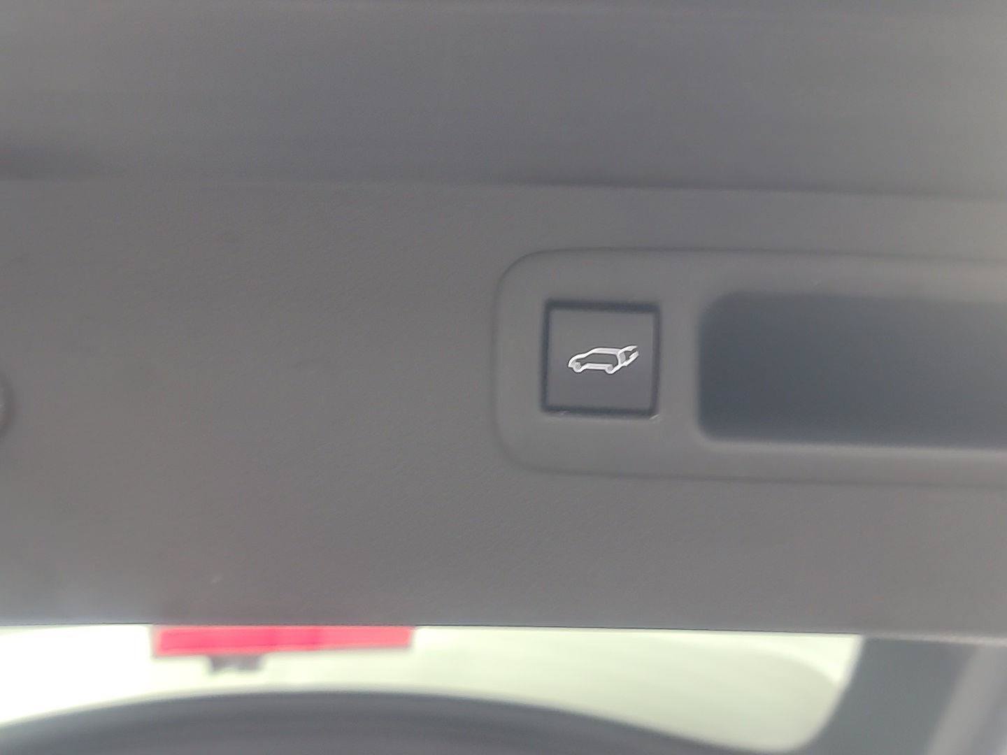 Used 2023 Toyota Highlander XLE AWD/4WD image 9