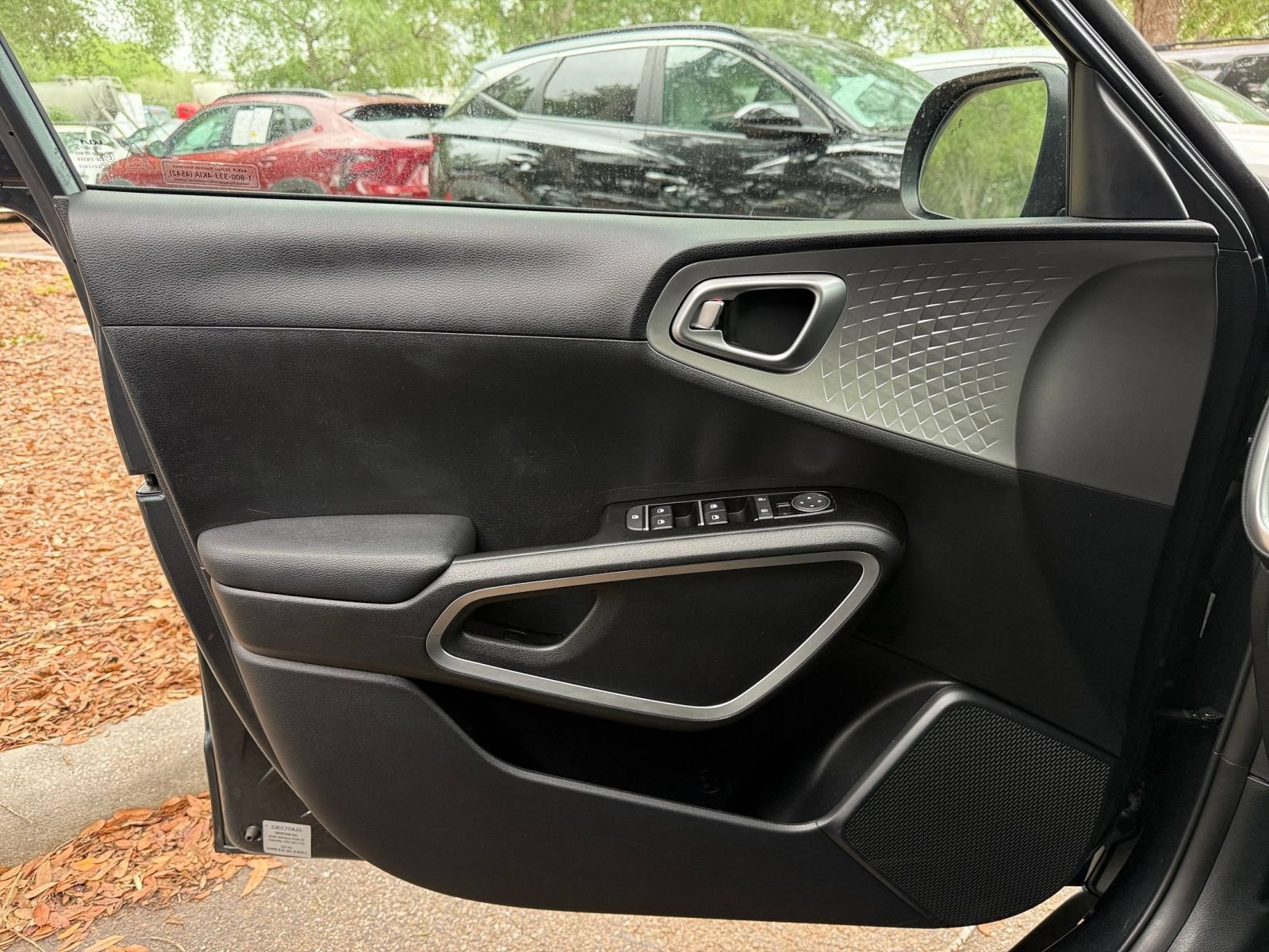 Used 2025 Kia Soul LX w/ LX Technology Package FWD image 20