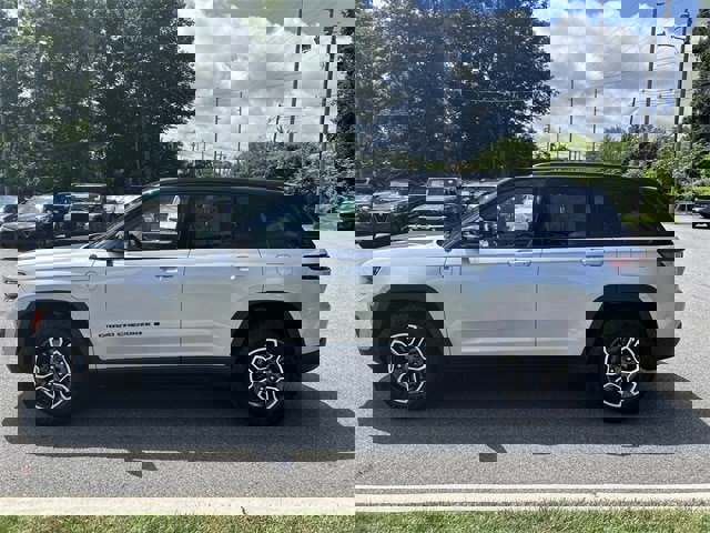 Used 2023 Jeep Grand Cherokee Trailhawk w/ Advanced Protech Group II image 5