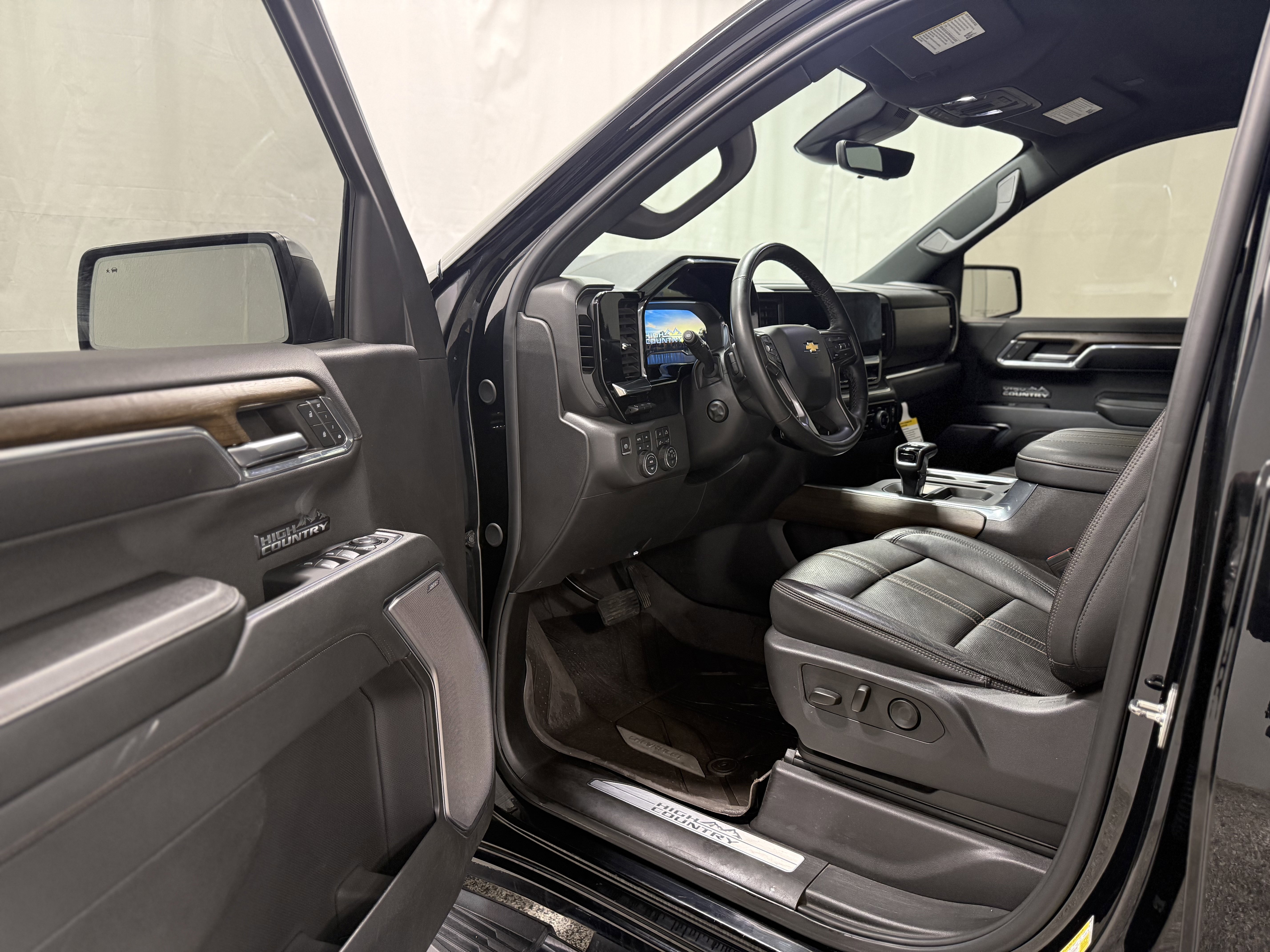 Certified 2024 Chevrolet Silverado 1500 High Country w/ Technology Package image 11