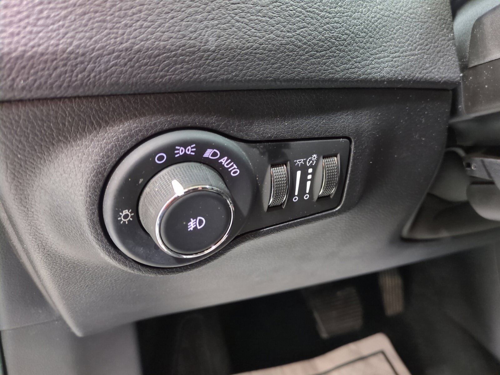 Used 2018 Jeep Compass Latitude w/ Popular Equipment Group AWD/4WD image 18