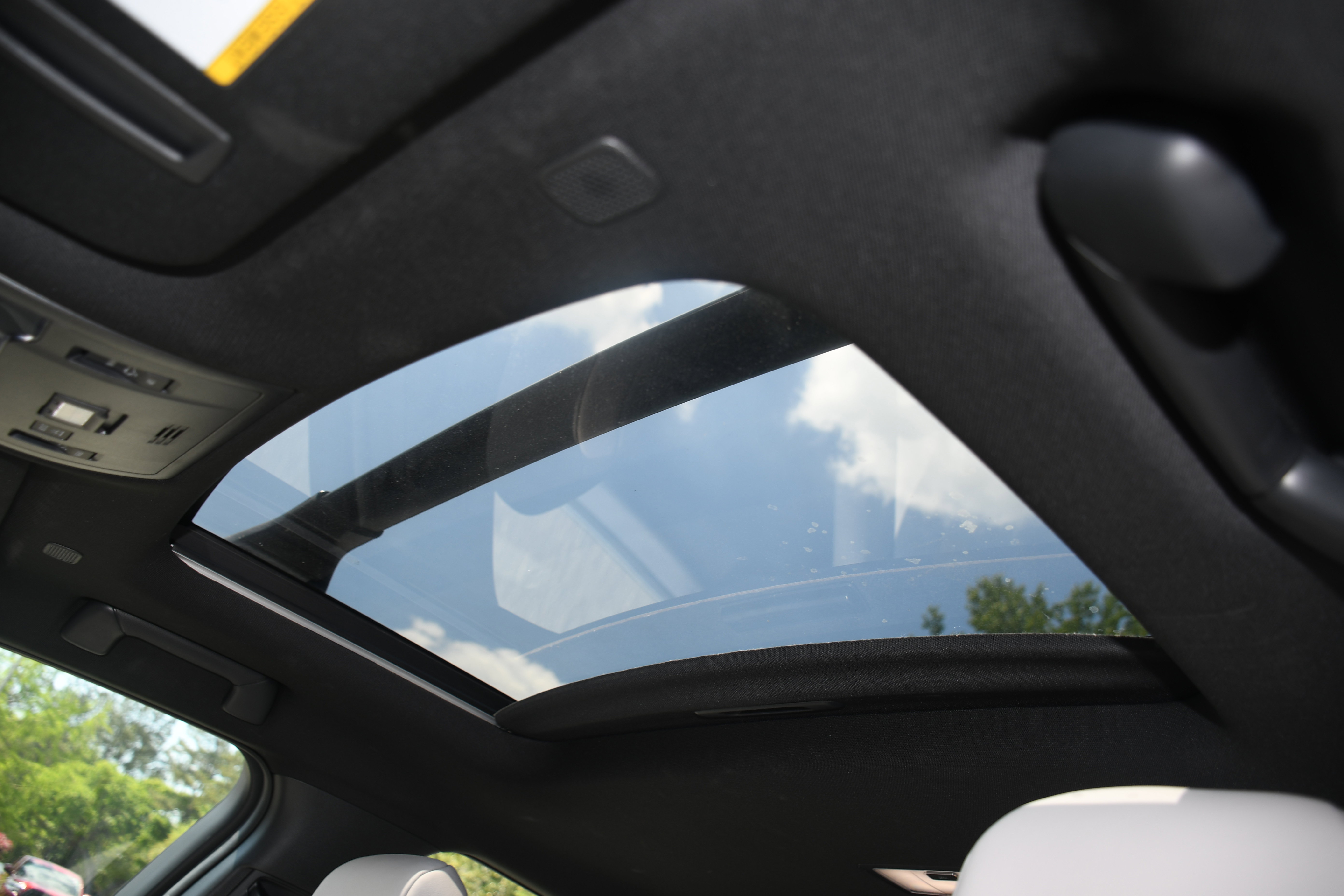 Used 2023 Lexus UX 250h FWD w/ Accessory Package (Z2) image 7