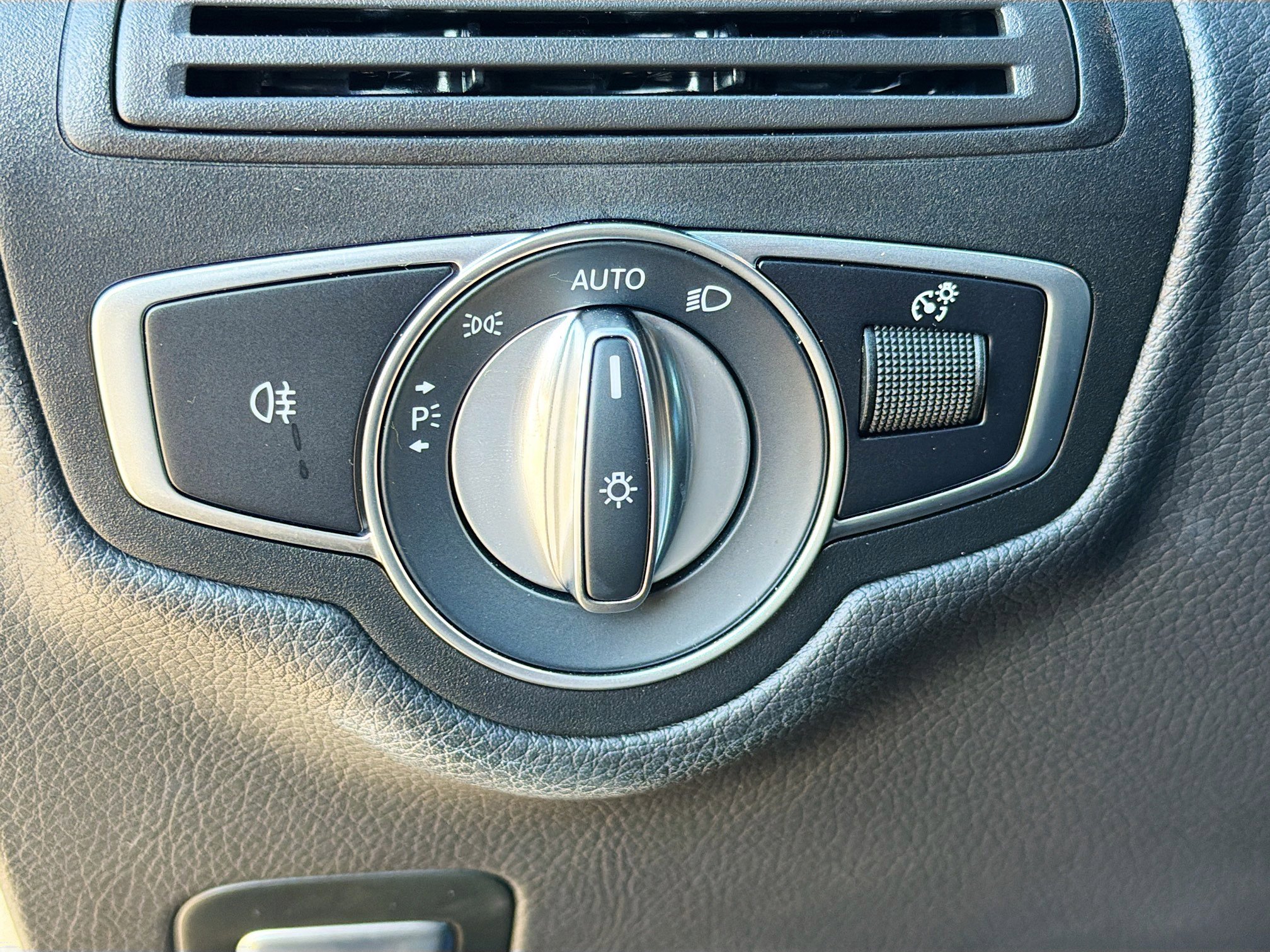 Used 2022 Mercedes-Benz GLC 300 image 34