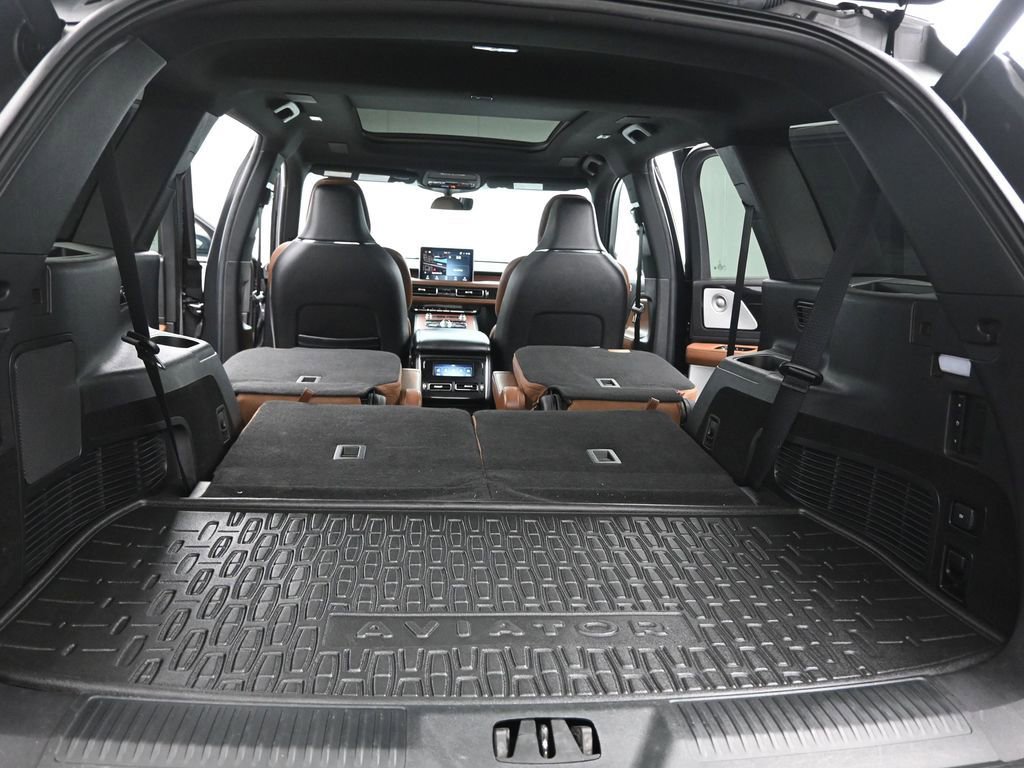 Used 2022 Lincoln Aviator Reserve w/ Equipment Group 201A AWD/4WD image 23