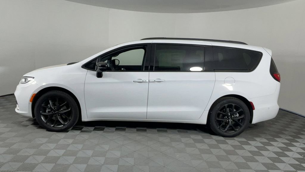 New 2025 Chrysler Pacifica Limited image 7