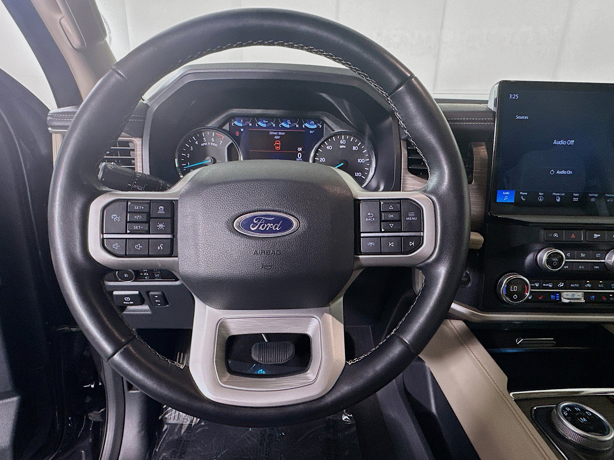 Used 2024 Ford Expedition Limited image 15