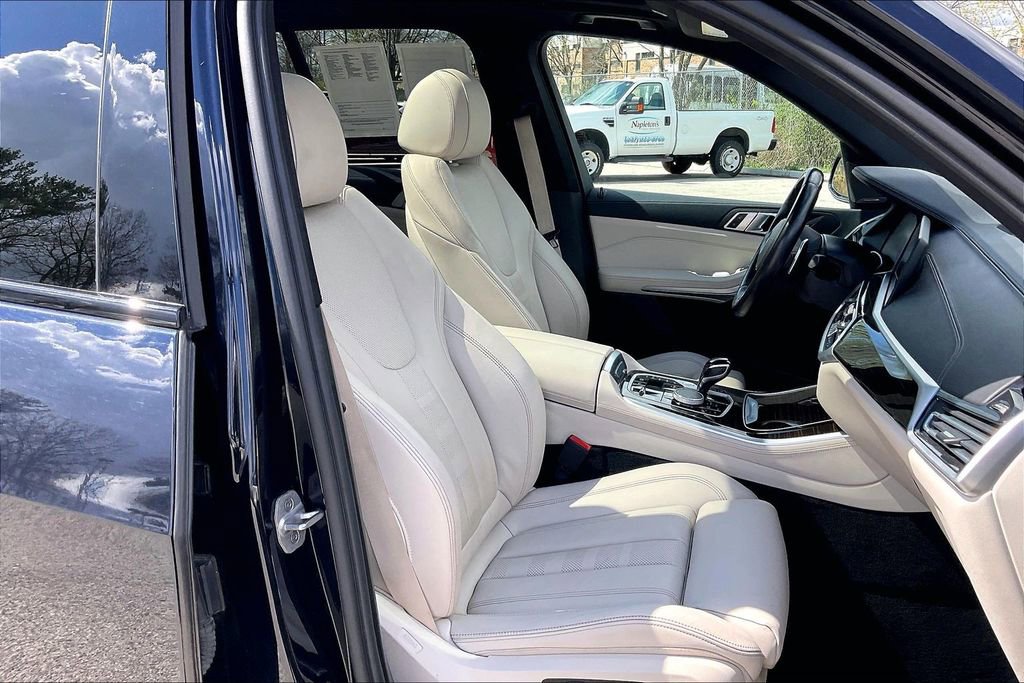 Used 2021 BMW X5 xDrive40i w/ M Sport Package AWD/4WD image 7