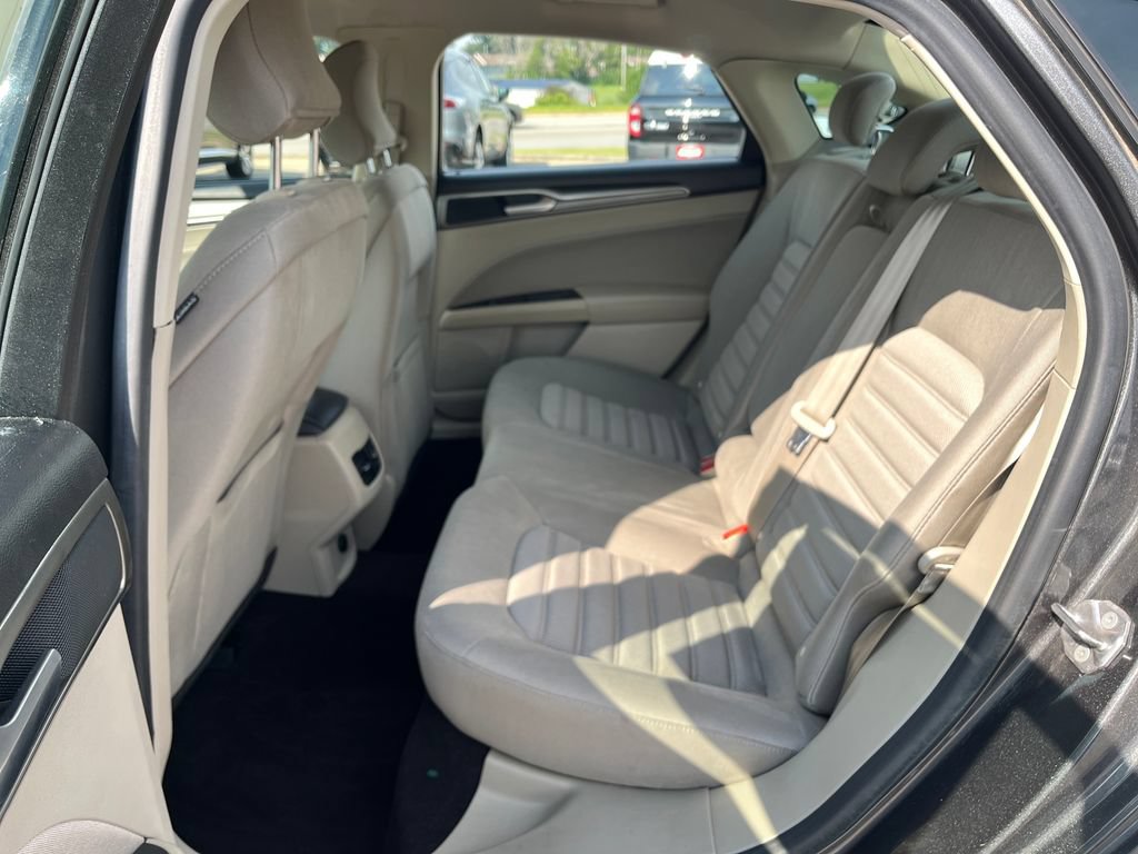 Used 2019 Ford Fusion SE FWD image 15