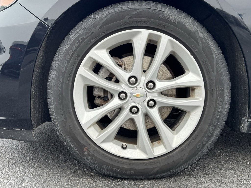 Used 2017 Chevrolet Malibu LT image 8