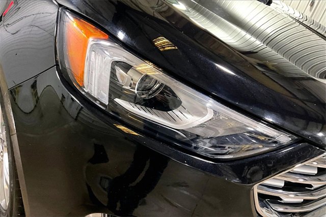Used 2022 Ford Edge Titanium image 4