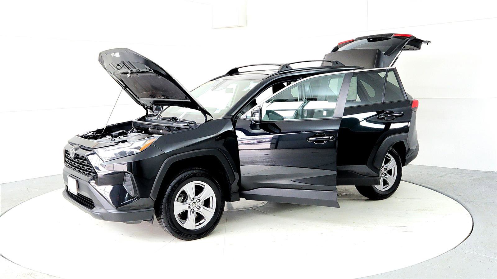 Used 2023 Toyota RAV4 XLE w/ XLE Grade Weather Package image 10