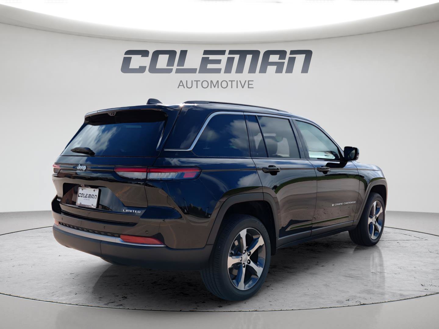 New 2026 Jeep Grand Cherokee Limited w/ Luxury Tech Group II AWD/4WD image 5
