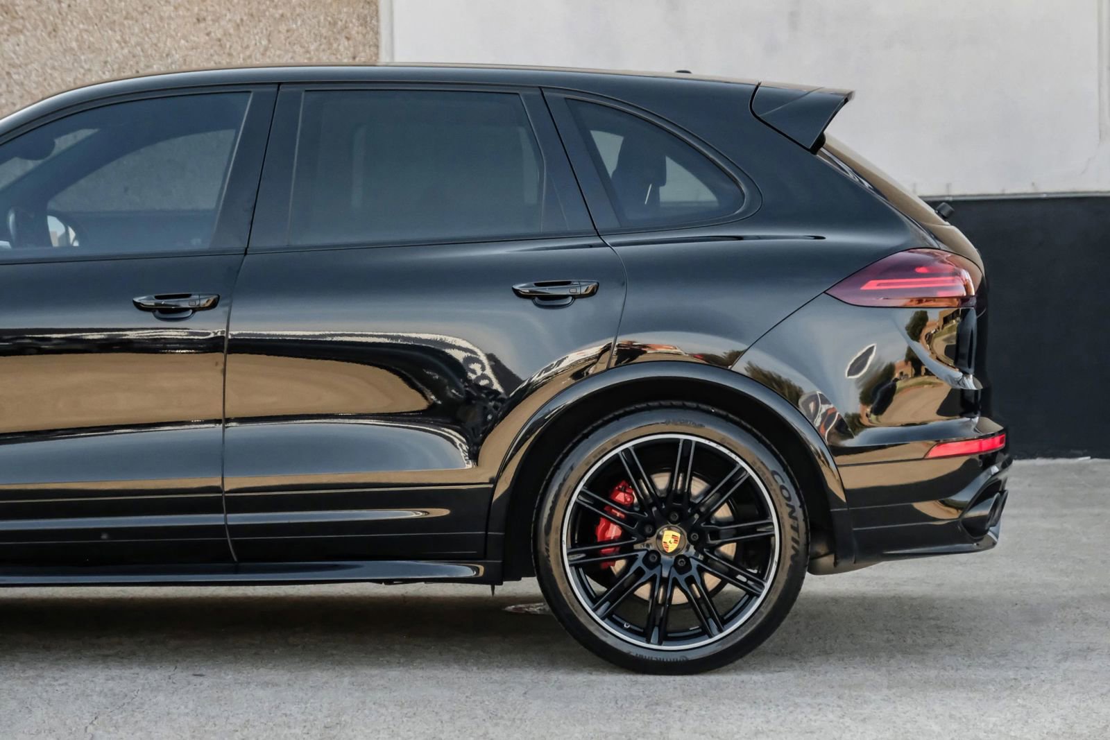 Used 2018 Porsche Cayenne GTS w/ Premium Package Plus image 13