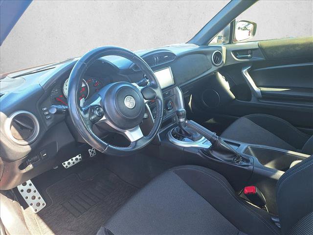 Used 2017 Toyota 86 RWD image 9