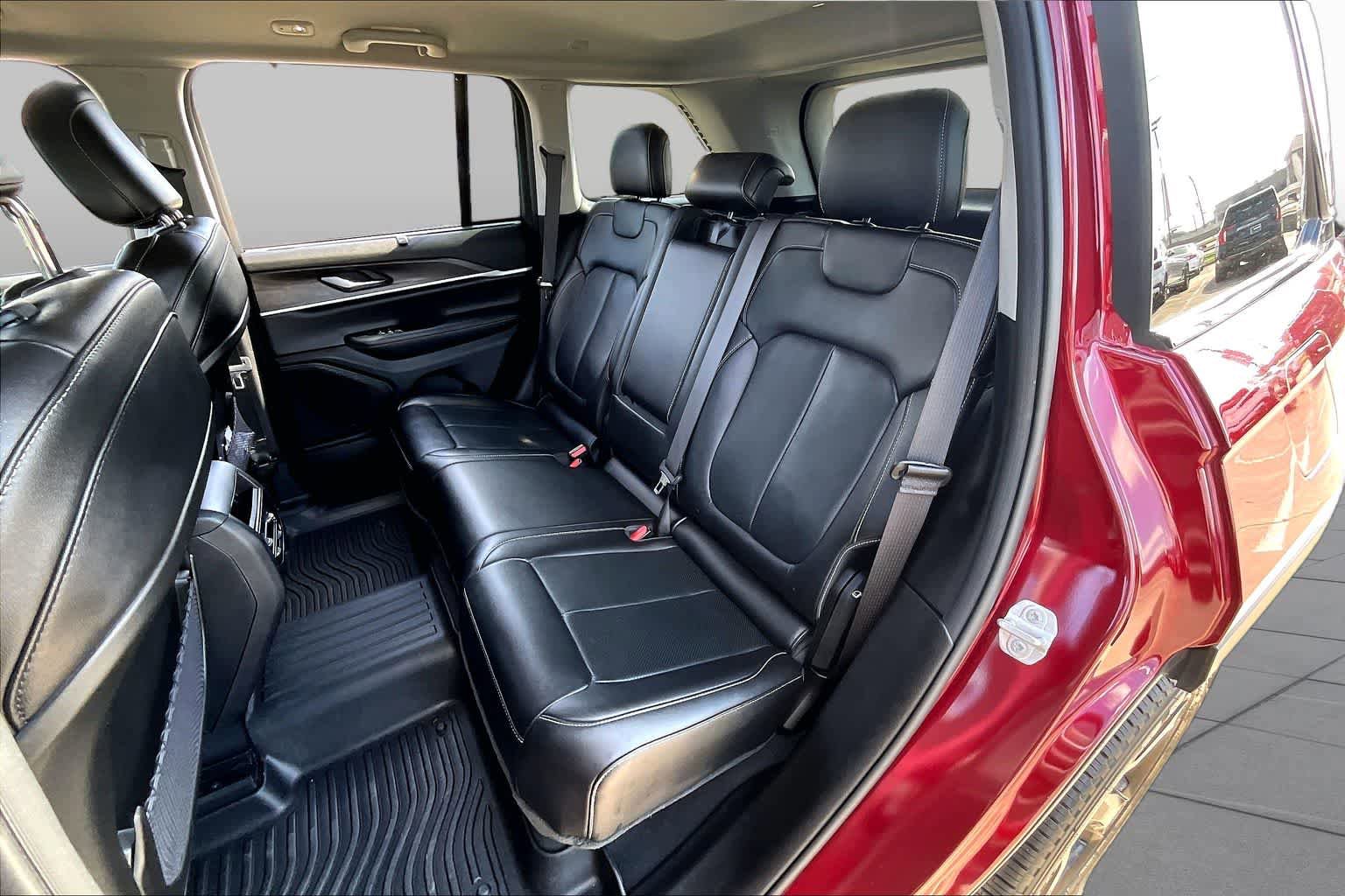 Used 2023 Jeep Grand Cherokee Limited w/ Luxury Tech Group II AWD/4WD image 21