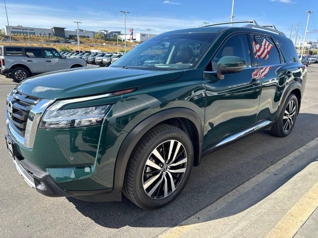 Used 2023 Nissan Pathfinder Platinum AWD/4WD image 3