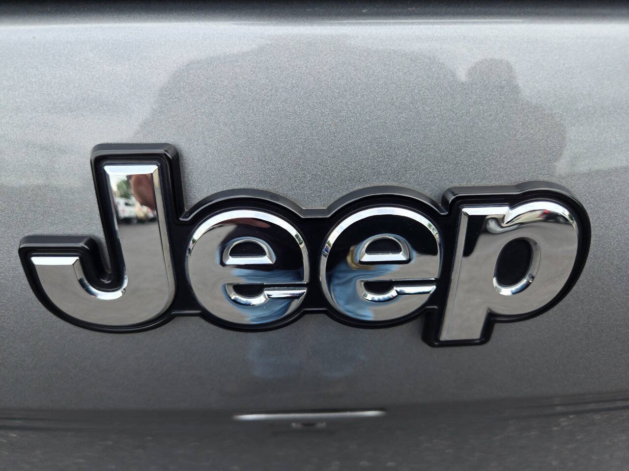 Used 2015 Jeep Cherokee Limited w/ Technology Group AWD/4WD image 11