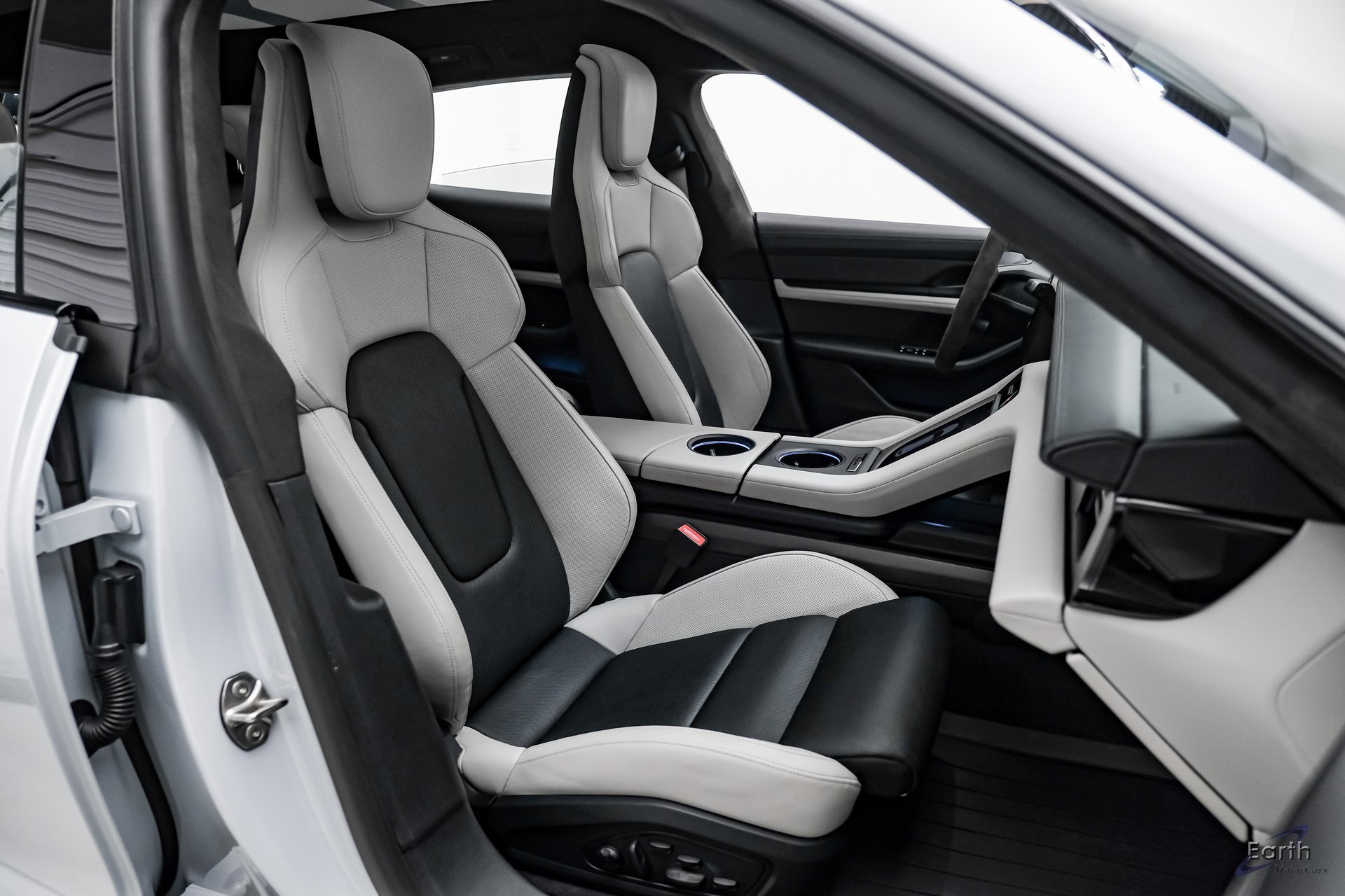 Used 2023 Porsche Taycan GTS w/ Premium Package image 45