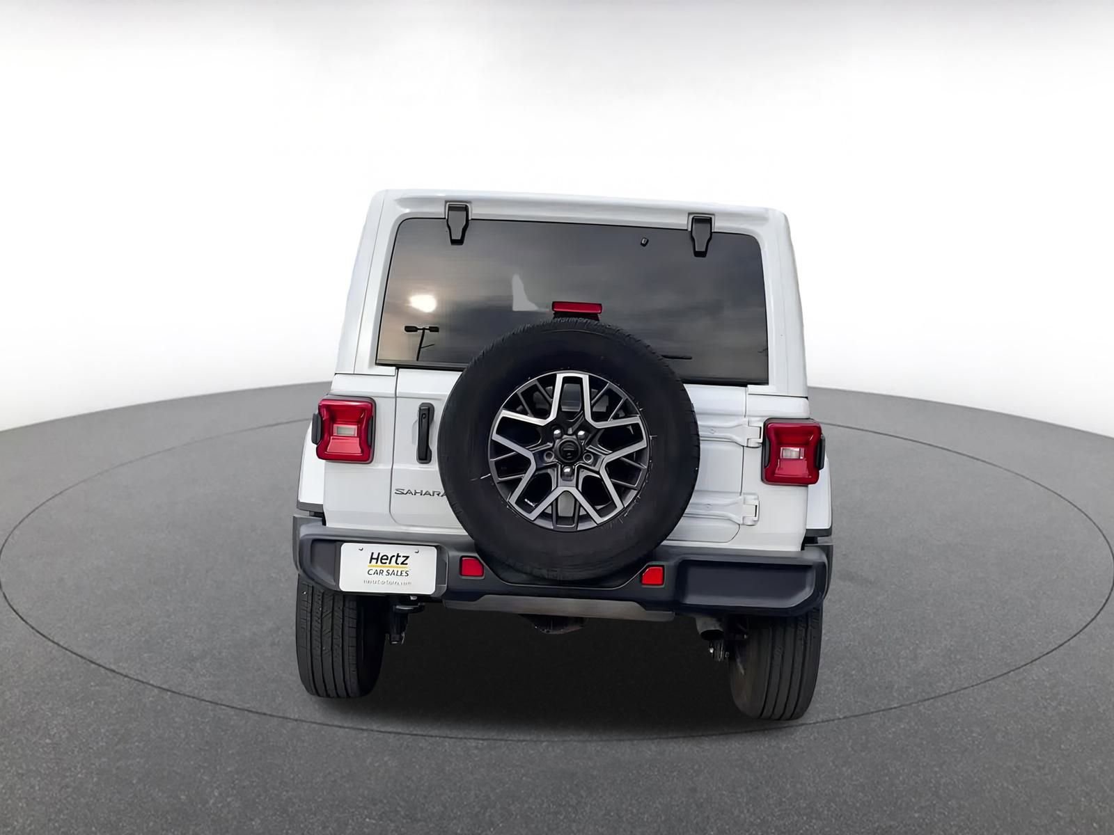 Used 2025 Jeep Wrangler Sahara image 12