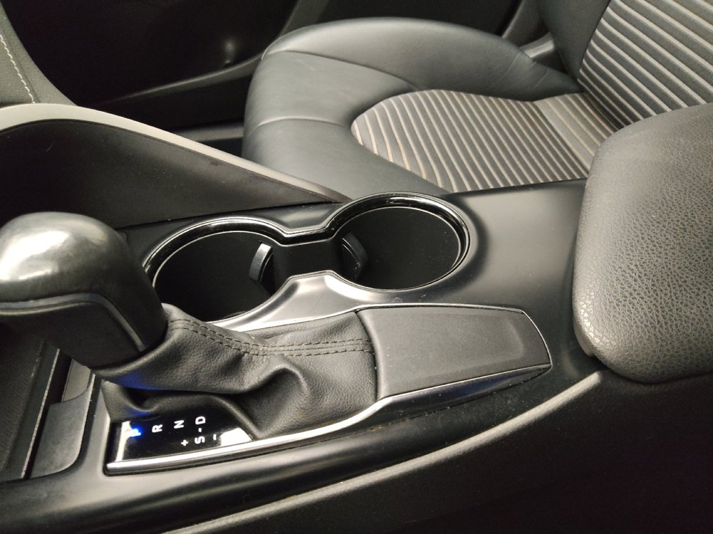 Used 2020 Toyota Camry SE image 26