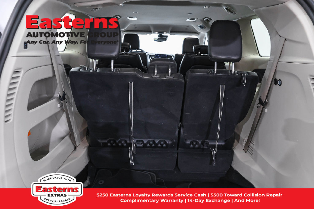 Used 2023 Chrysler Pacifica Touring-L FWD image 10