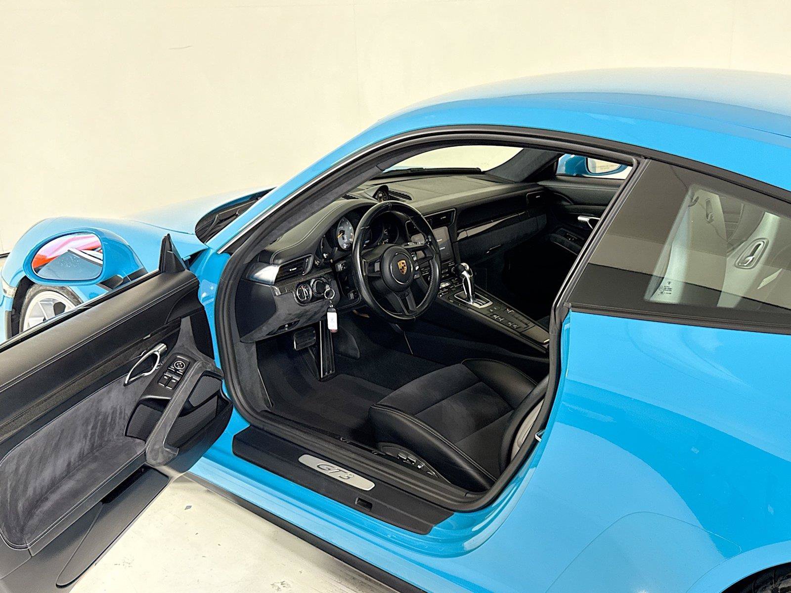 Used 2018 Porsche 911 GT3 w/ Sport Chrono Package RWD image 11