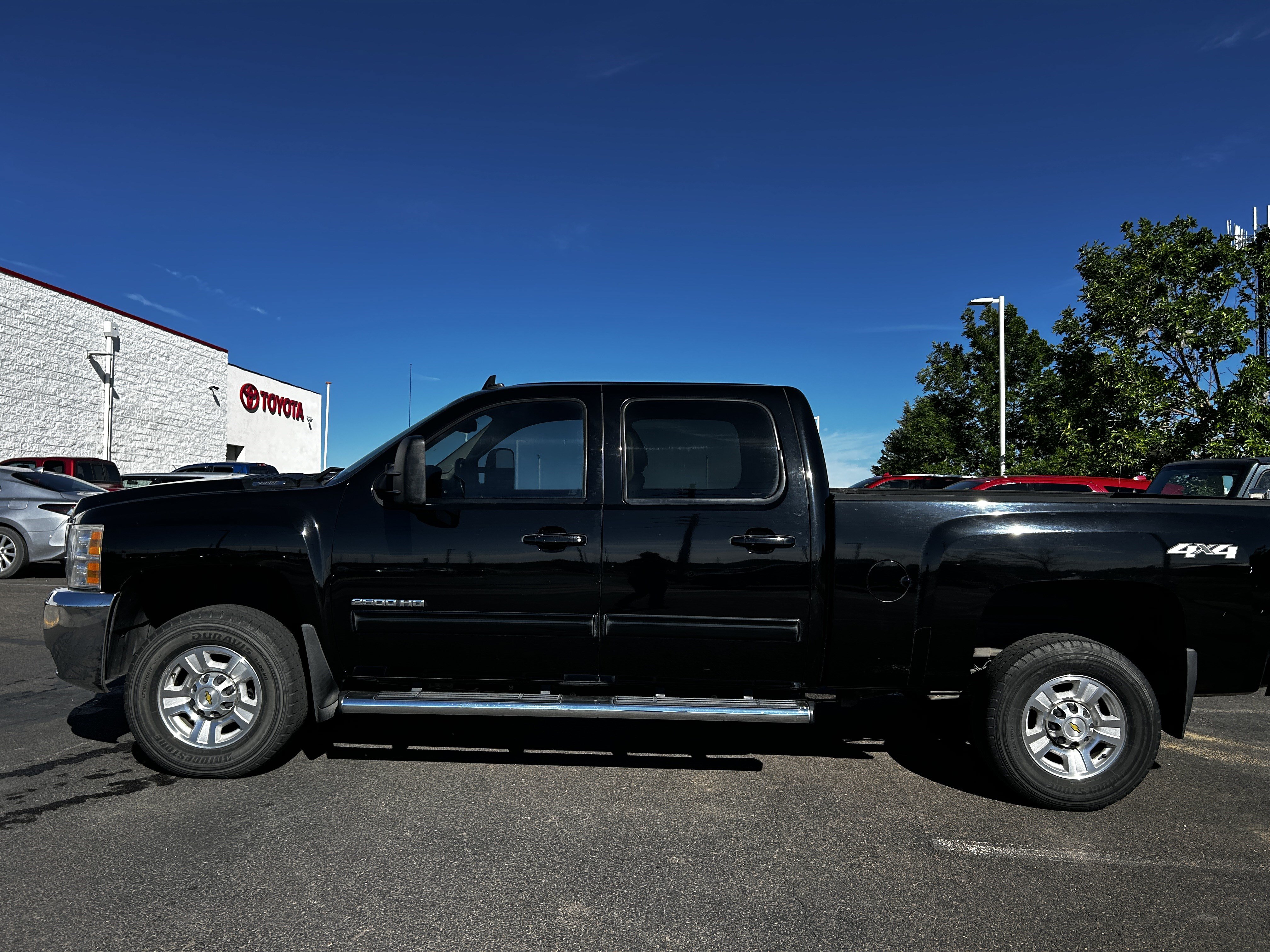 Used 2010 Chevrolet Silverado 2500 LTZ w/ Convenience Package AWD/4WD image 2