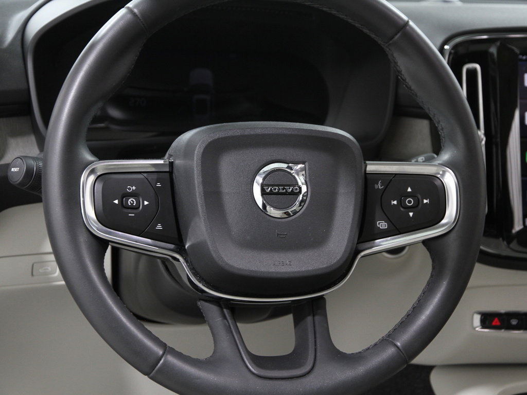 Used 2023 Volvo XC40 B5 Plus w/ Driver Assist Package image 7
