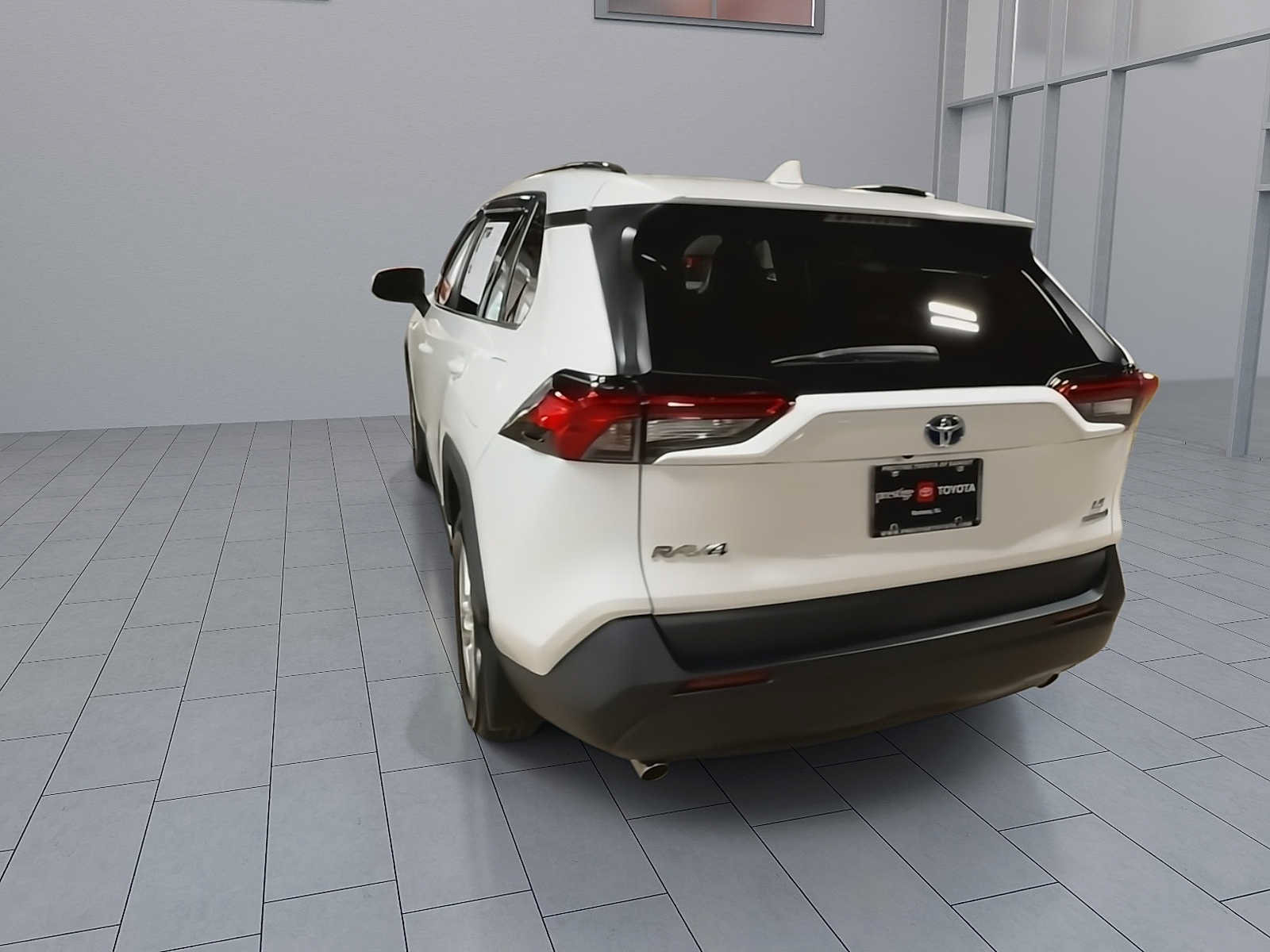 Used 2020 Toyota RAV4 LE w/ Carpet Mat Package AWD/4WD image 7