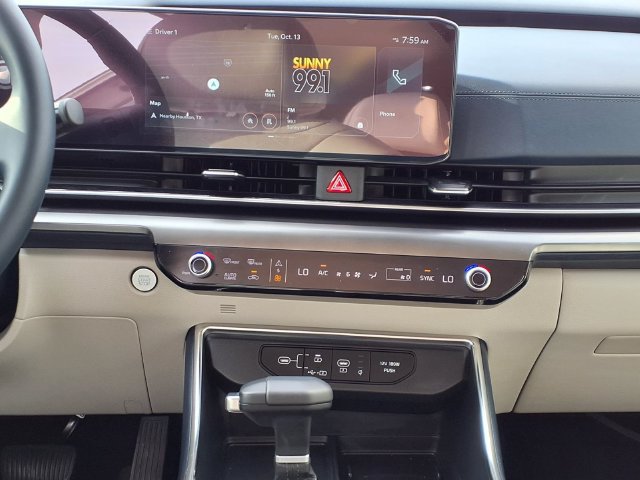 Used 2026 Kia Carnival SX w/ SX Dark Edition Package FWD image 9