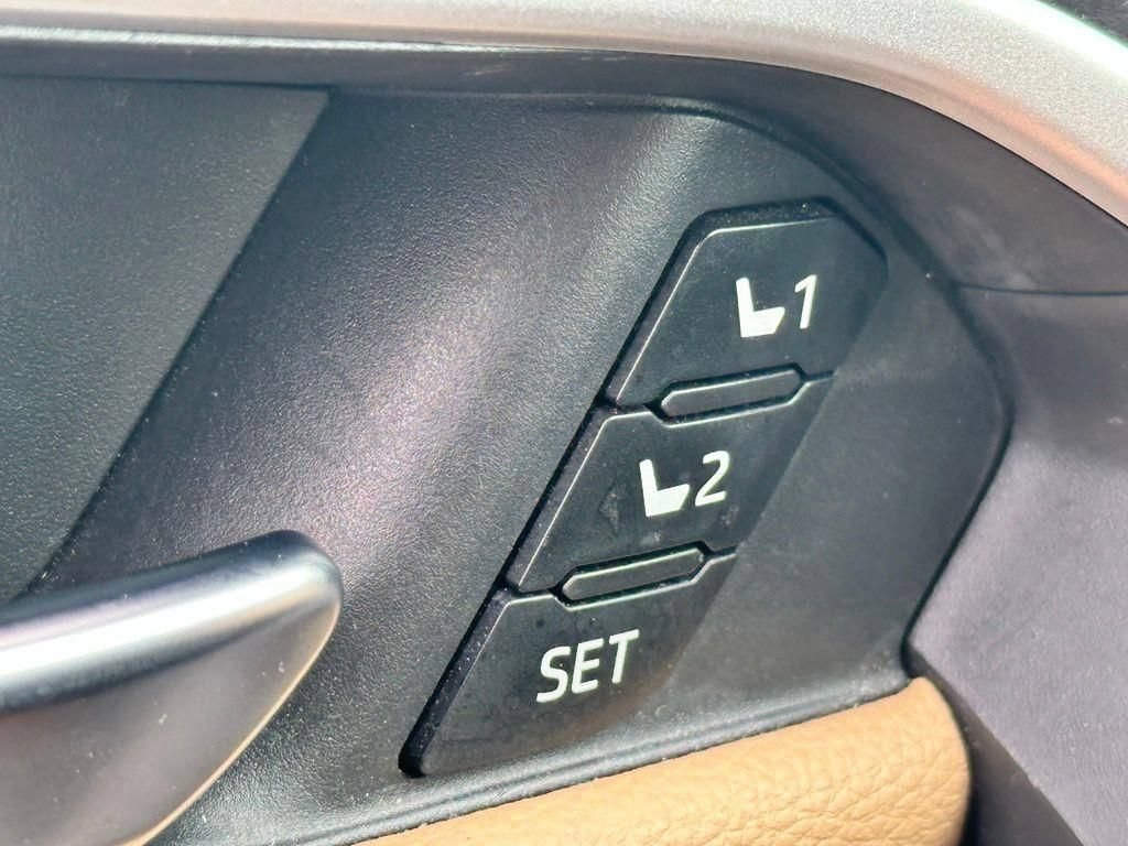 Used 2019 Toyota RAV4 Limited w/ Advanced Technology Package AWD/4WD image 19