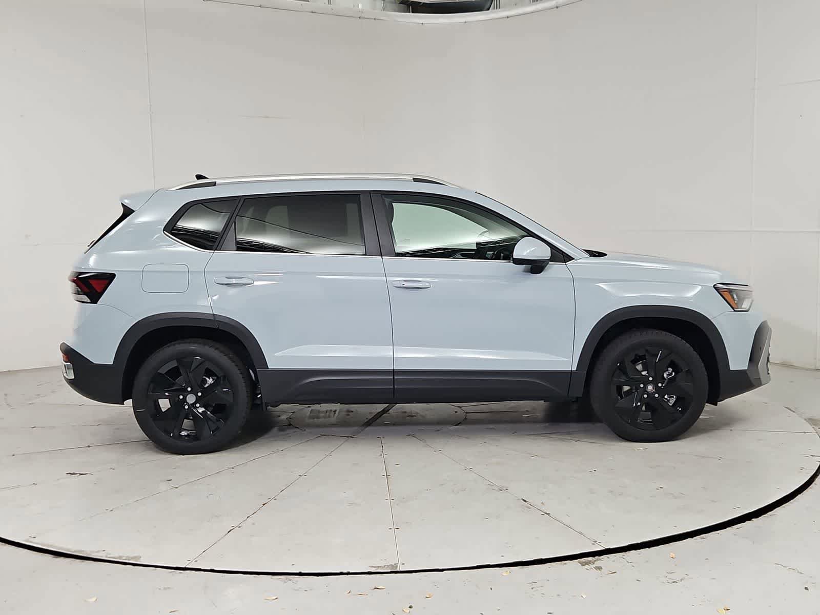 New 2026 Volkswagen Taos SE FWD image 7