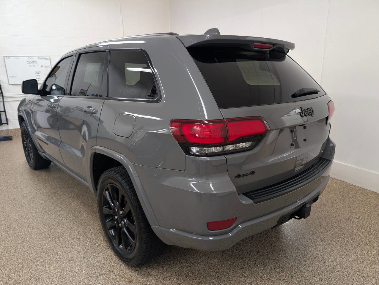 Used 2022 Jeep Grand Cherokee Altitude AWD/4WD image 8