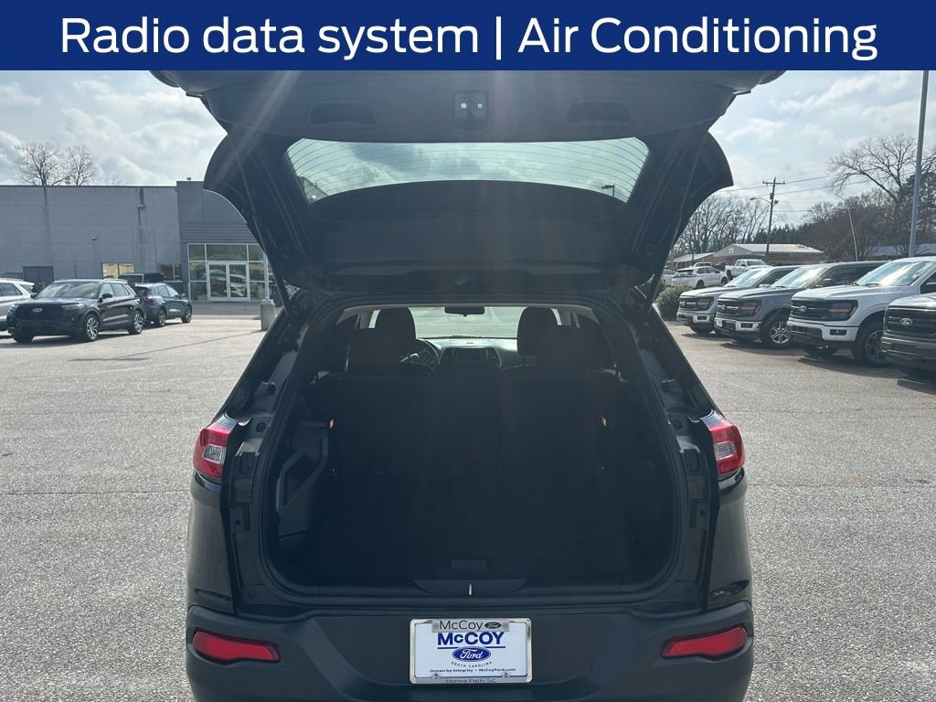 Used 2018 Jeep Cherokee Latitude w/ Cold Weather Group image 14