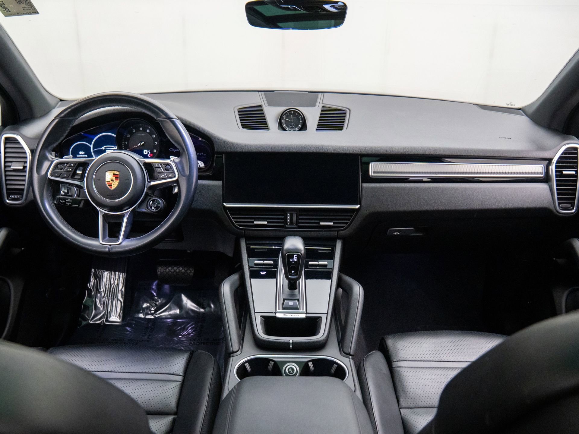 Certified 2023 Porsche Cayenne Platinum Edition image 11